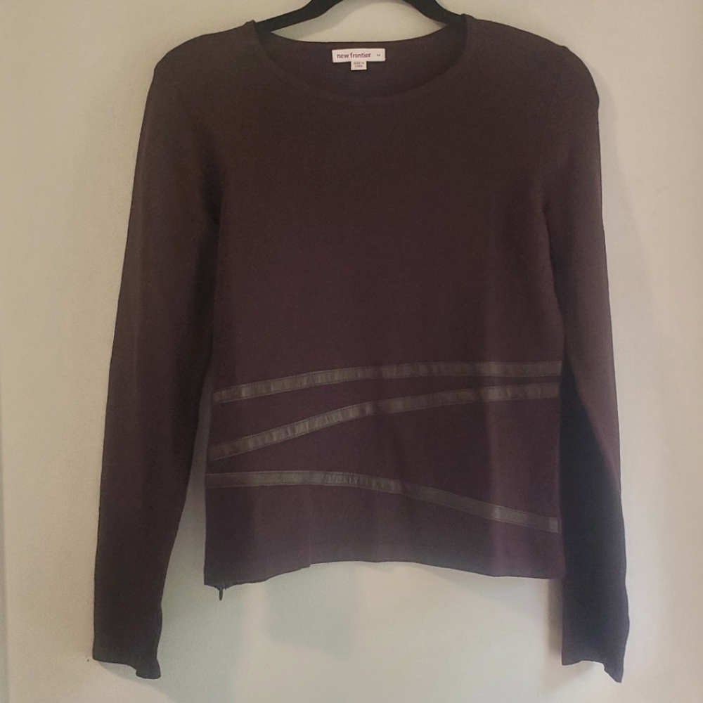 New Frontier long sleeve top with leather detail women's size m
